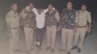 Kushinagar News: मुठभेड़ में 25 हजार के इनामी पशु तस्कर को लगी गोली, गिरफ्तार Cattle smuggler carrying reward of Rs 25000 was shot in encounter at Kushinagar