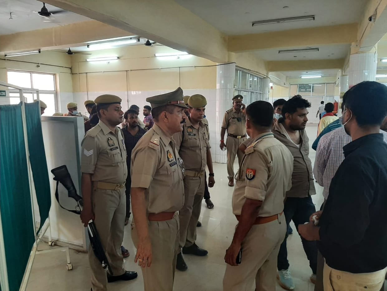Death of Chowkidar who set himself on fire near police post in mirzapur