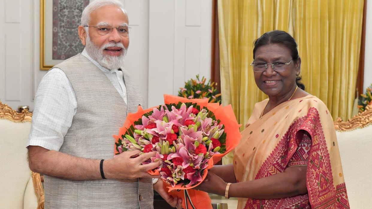 Prime Minister Narendra Modi calls on President Droupadi Murmu at Rashtrapati Bhavan update news