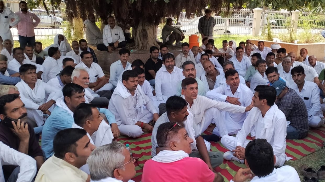 Case of death of Fatehabad youth: Demand to register a case against Hisar police, relatives protest