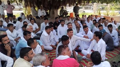 Rohtak: फतेहाबाद के युवक की मौत का मामला, हिसार पुलिस पर केस दर्ज करने की मांग, परिजनों का शव लेने से इंकार Case of death of Fatehabad youth: Demand to register a case against Hisar police, relatives protest