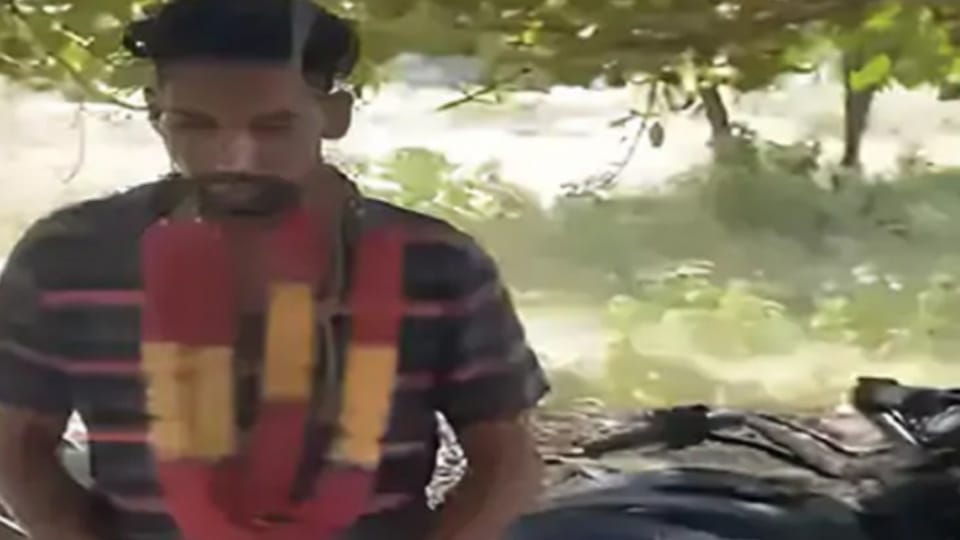 Villagers of Ravas Brahmana of Patiala caught thief and welcome him, video viral