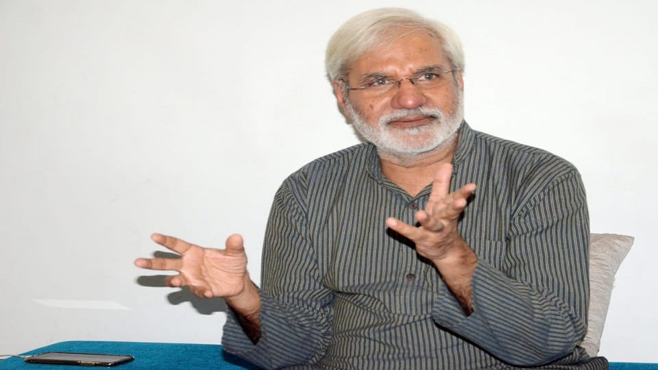 Senior journalist Rahul Dev message to the new generation read and keep reading