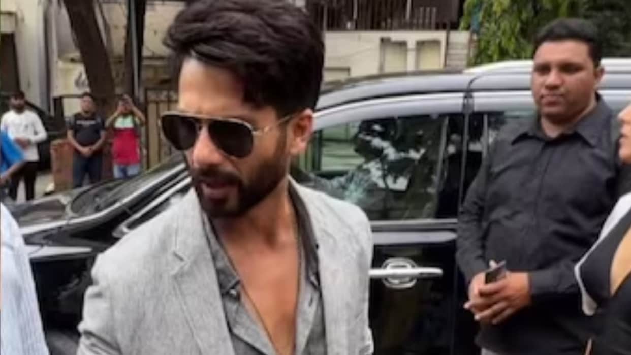 Shahid kapoor gets angry on Paparazzi video went viral on social media