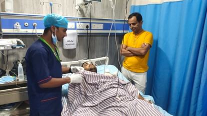 Bihar Crime: आपसी रंजिश में बाइक सवार दो युवकों पर चली गोली; एक युवक की हालत नाजुक, एक घायल Two youths riding a bike were shot in a mutual enmity in Motihari; One young man is in critical condition