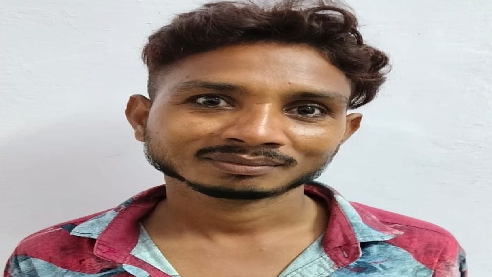 Police arrested opium smuggler in Bareilly