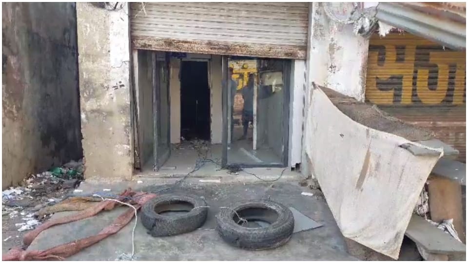 Crooks looted an ATM full of Rs 35 lakh in Bharatpur Hindi news