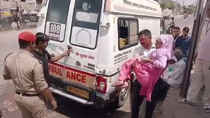 traffic policeman picked up the pregnant woman and laid her in the ambulance