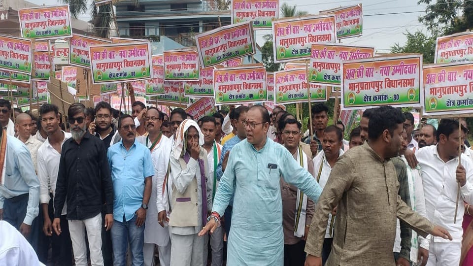 कांग्रेस के दावेदारों ने किया शक्ति प्रदर्शन