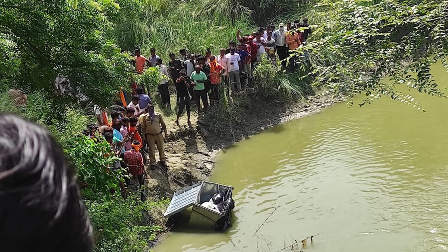 Womans body found in a box, The shepherds saw the foul smell, the police said  the face was crushed with a hea