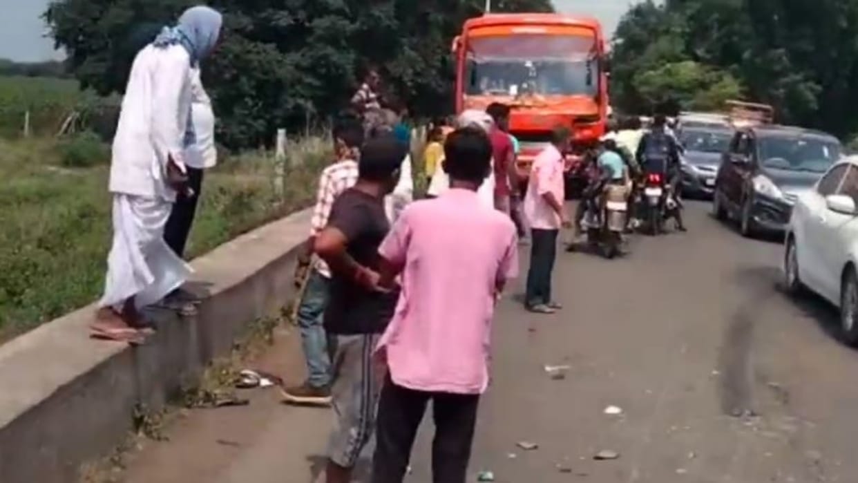 Khargone Road Accident Bike of family returning after tying Rakhi collides with bus father and daughter Died