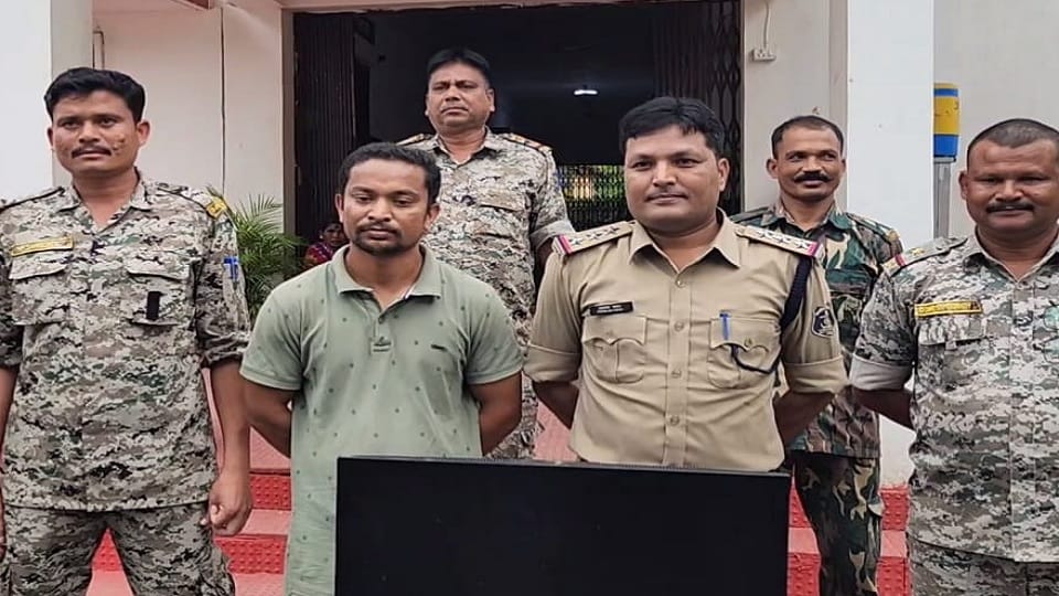 Police arrested the clerk of fisheries department who embezzled crores