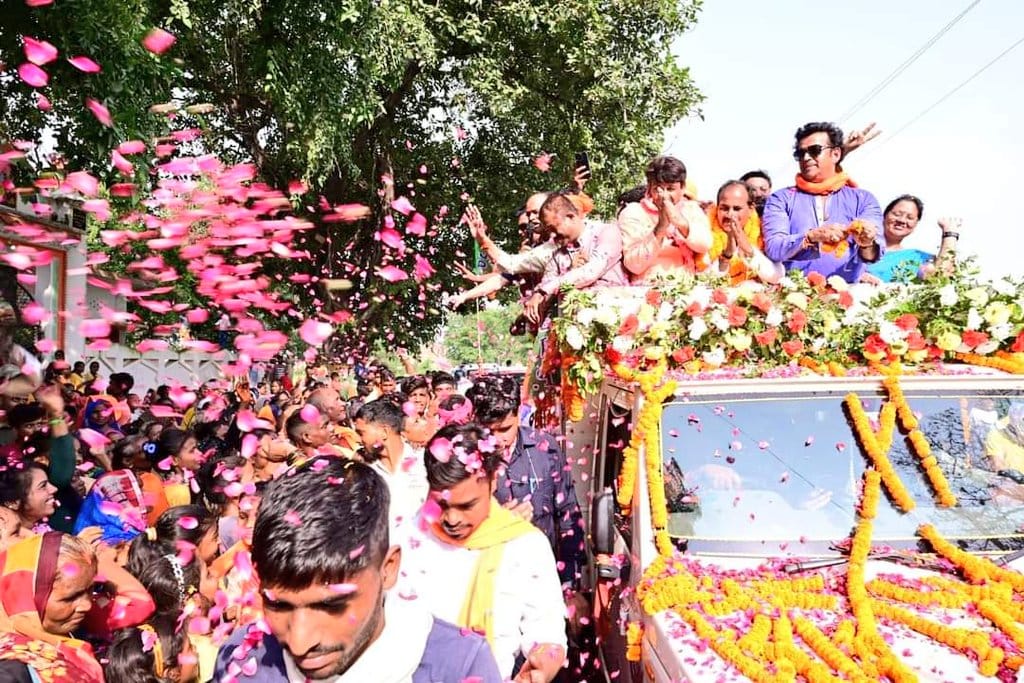 Ghosi Bypoll BJP road show MP Manoj Tiwari and Ravi Kishan target india alliance