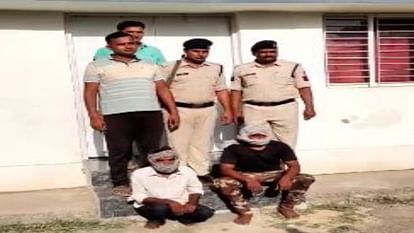 Morena Crime Police caught illegal arms factory in Chambal arrested two accused with hundreds weapons