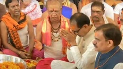 MP News: कल फिर उज्जैन आएंगे सीएम शिवराज, अच्छी वर्षा की कामना को लेकर महाकाल मंदिर में करेंगे अनुष्ठान MP News CM Shivraj will perform rituals in Baba Mahakal temple for wish of good rain In Ujjain