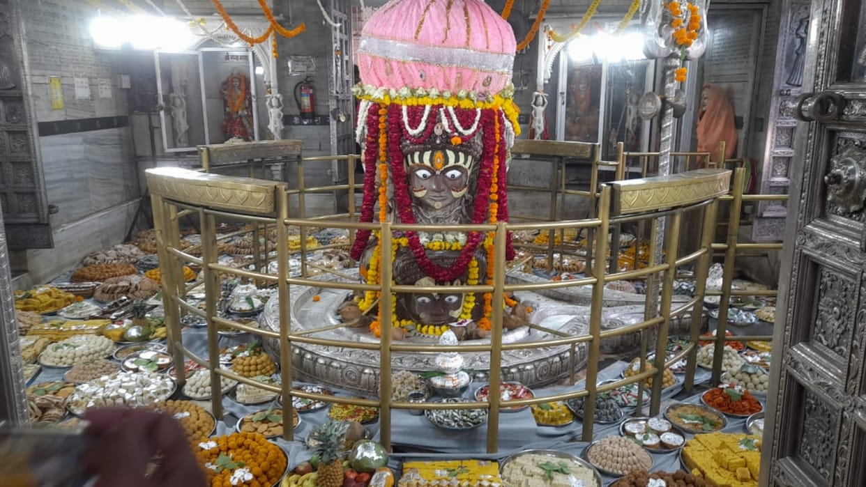Pashupatinath Temple In Mandsaur Scenic decoration of eight-faced statue of Pashupatinath 56 offerings were of