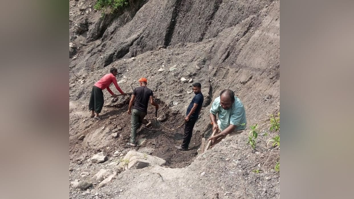 Gujarat: Two arrested for chaining 4 persons to force them to dig coal from mine in Surendranagar