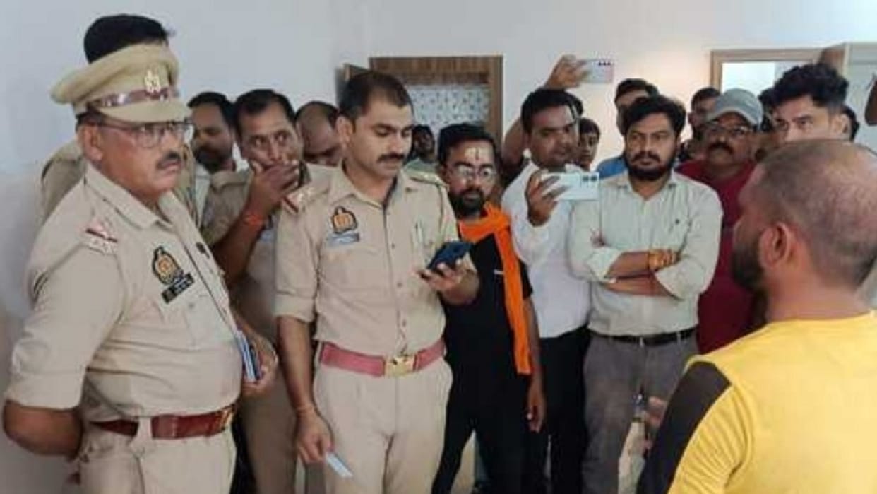 young man and girl were in hotel of Pilibhit