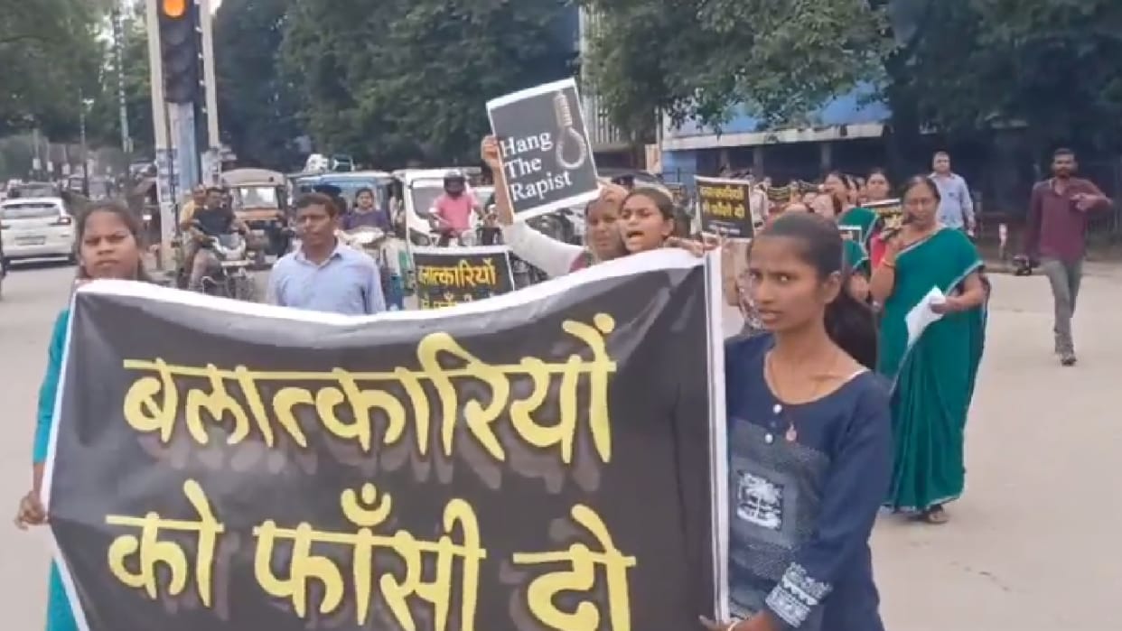 physical abuse with two sisters in Raipur: people took to streets to hang criminals
