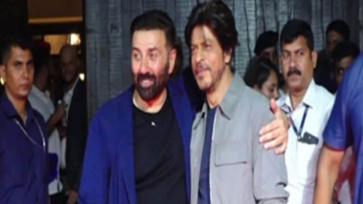 Gadar 2 ready to enter 500 crore club Sunny deol hosted success party bollywood celebs joined shahrukh salman