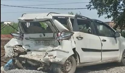 Two friends coming from Ayodhya to Varanasi died speeding truck collided with the car