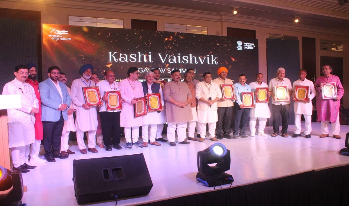 Descendants of martyrs got Kashi vaishwik gaurav samman Vande Mataram resounded in memory