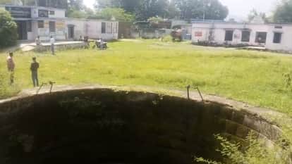 Vidisha Open Well in High School, Student's Fear To Play on the ground