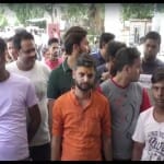 थाने में जमा बजरंग दल वाले...