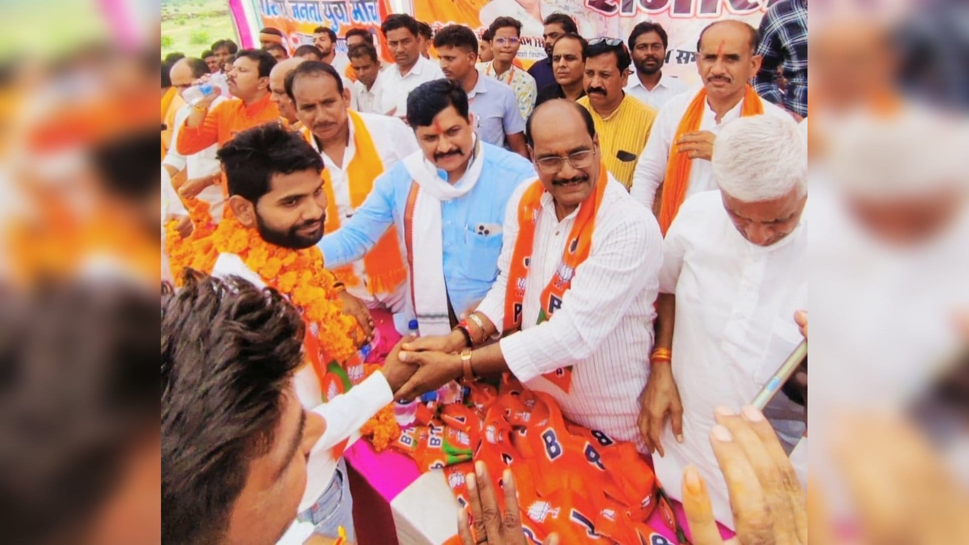 चुनाव प्रचार करती भाजपा