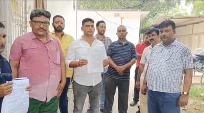 Bihar News : 107 शिक्षक व शिक्षिकाओं ने दिया इस्तीफा, बताई यह वजह Bihar News: 107 teachers of Bhagalpur resigned together, said - government is suppressing.k k pathak