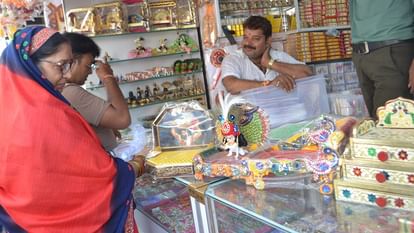 Devotees buying sofa sets and beds for Kanha