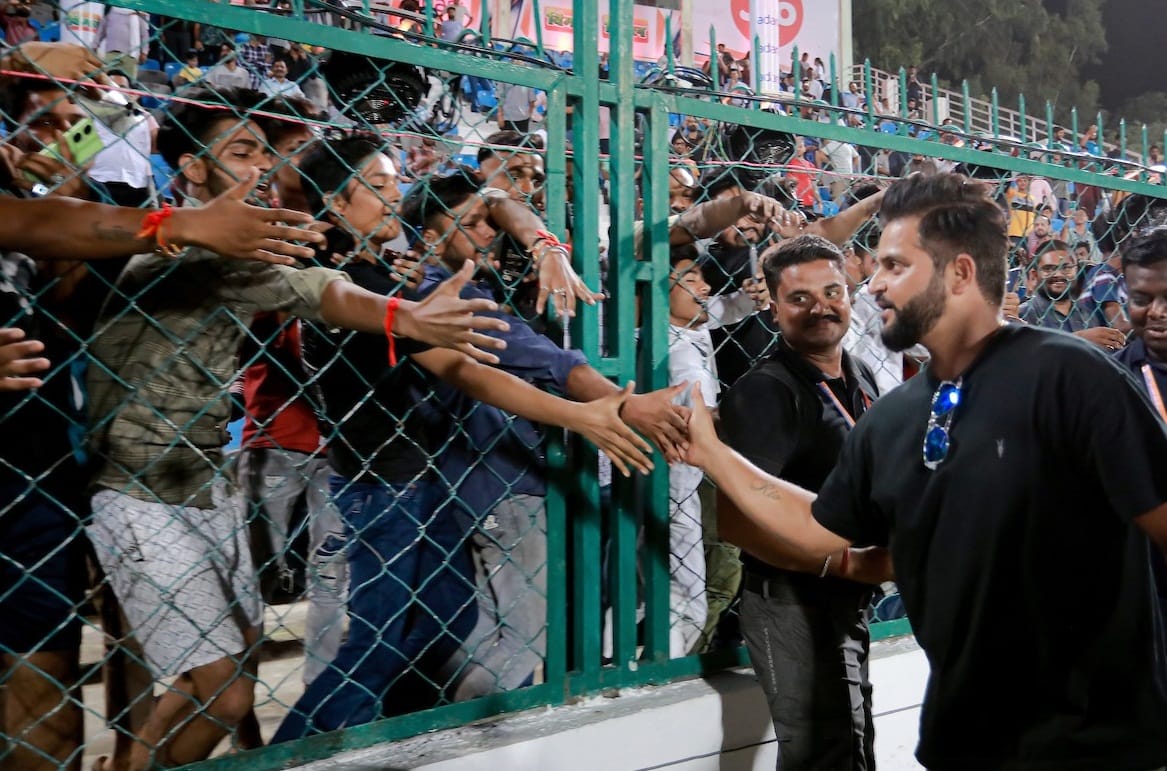 UP T 20 League, Suresh Raina shook hands with the fans. also took a selfie, youth will stake claim for IPL