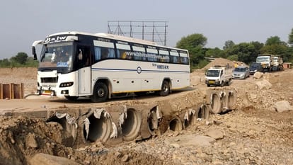 Jammu Pathankot Highway: वैकल्पिक मार्ग पर आखिरी स्लैब का काम जारी, जल्द वाहनों की आवाजाही होगी शुरू Jammu Pathankot Highway: Work on last slab started on alternative route vehicles will start soon