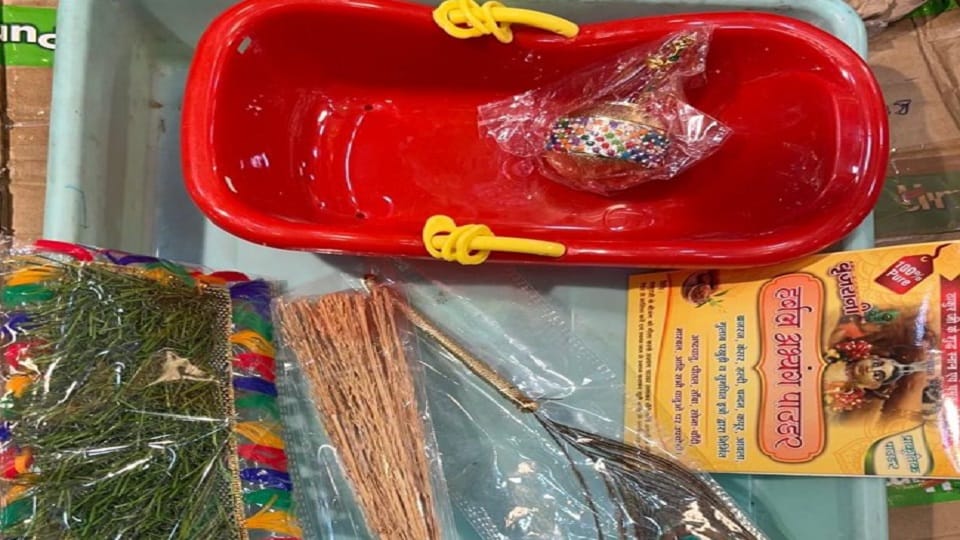 Laddu Gopal will take bath in bathtub, apply herbal powder, pictures of Moradabad market