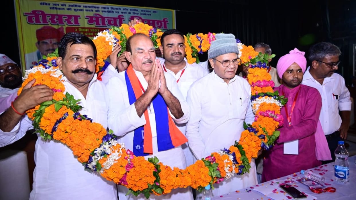 Efforts have been started for third front in Uttar Pradesh.