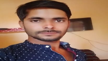Shahjahanpur: रेलवे लाइन किनारे मिला घायल युवक, अस्पताल में मौत, पिता ने लगाया हत्या का आरोप young man died in suspicious circumstances in shahjahanpur