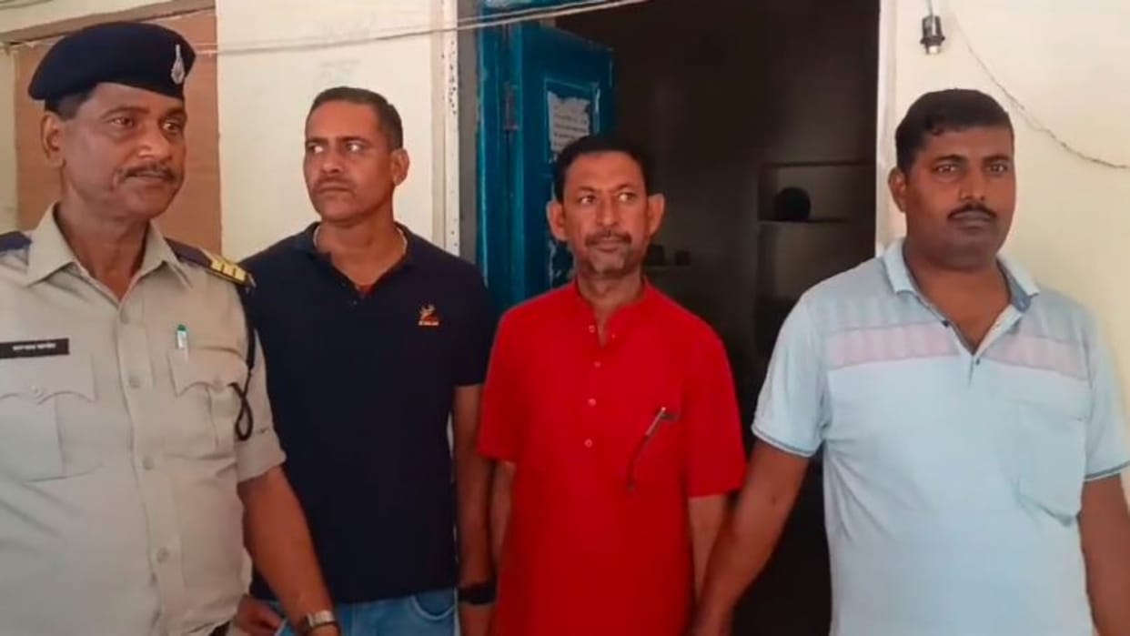 Morena Patwari arrested while taking 15 thousand bribe in name of name transfer Gwalior Lokayukta took action