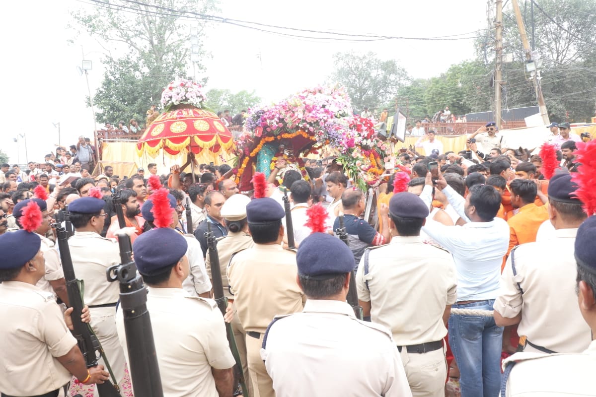 Ujjain Mahakal Sawari: after worshiping in the hall, Mahakal came out to give darshan in nine forms