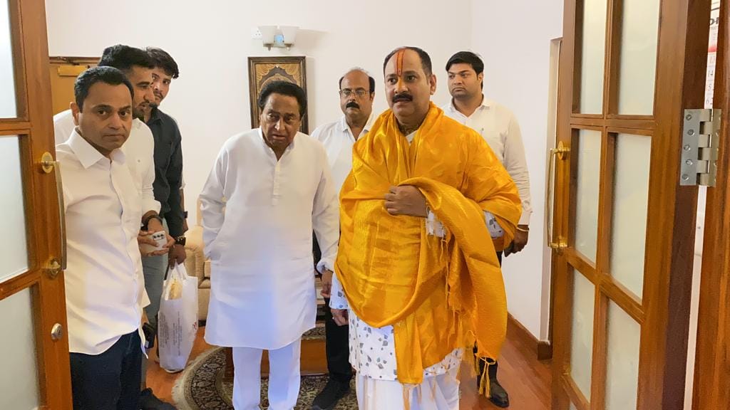 MP News: pt Pradeep Mishra becomes Kamal Nath's guest, will do Shiv Mahapuran from tomorrow