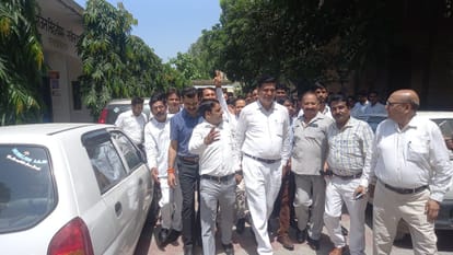 Outrage over lathicharge: State-wide strike by lawyers, work in courts halted, advocates protest