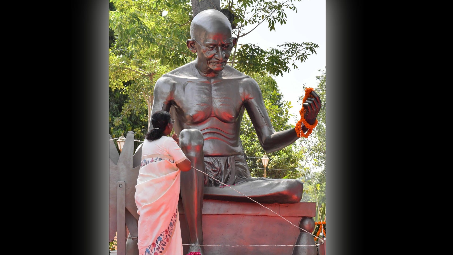 Goal of world peace can be achieved through path shown by Mahatma Gandhi, says President Murmu