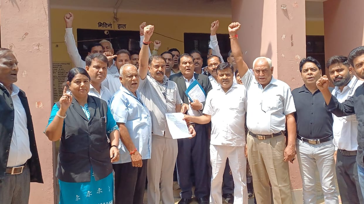 Saharanpur: Advocates boycott work over Hapur incident, cases affected