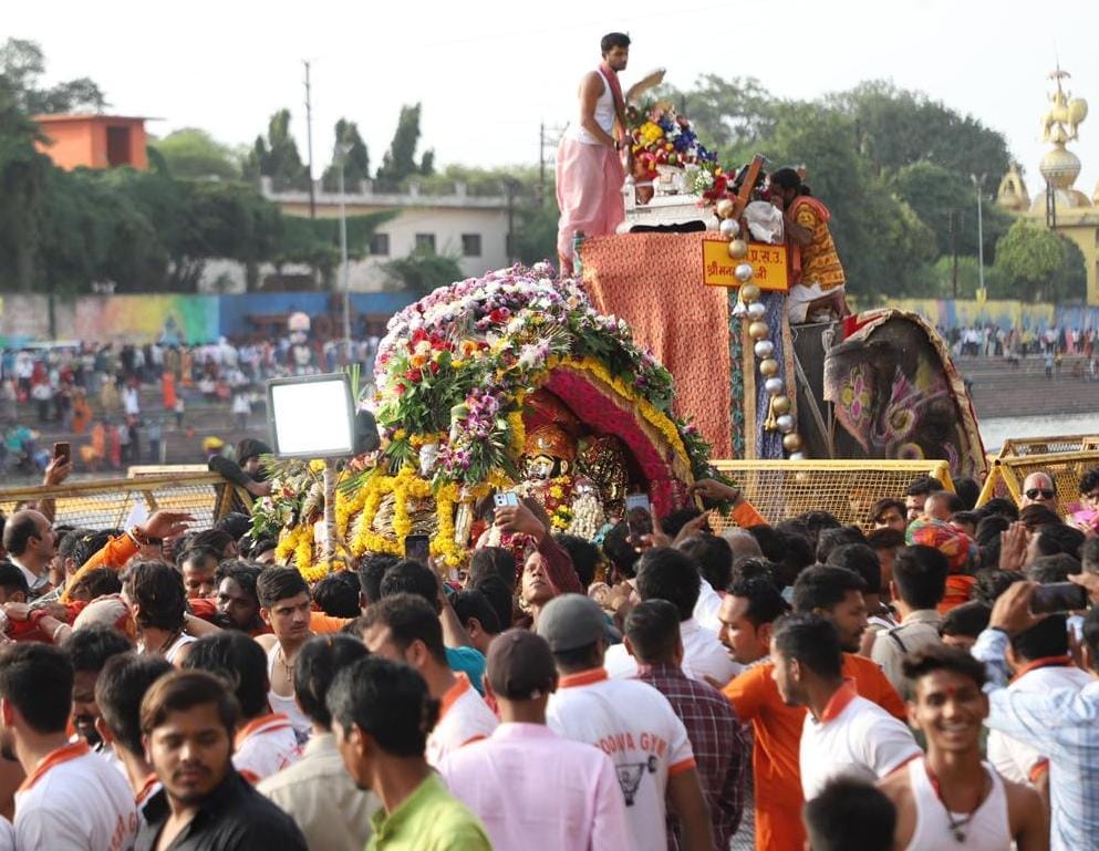Ujjain Mahakal Sawari: after worshiping in the hall, Mahakal came out to give darshan in nine forms