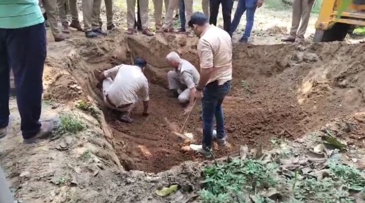 Meerut: Dead body found buried under the ground in Kithore, chance of murder