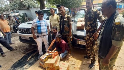 Bihar: सीवान मद्य निषेध विभाग की बड़ी कार्रवाई; दो कार सहित 90 कार्टून शराब जब्त, दो शराब माफिया गिरफ्तार Siwan Alcohol Prohibition Department seized 90 cartoon liquor including two cars, arrested two liquor mafias
