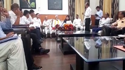 Irrigation Minister Swatantra Dev Singh took review meeting with officials in Bareilly