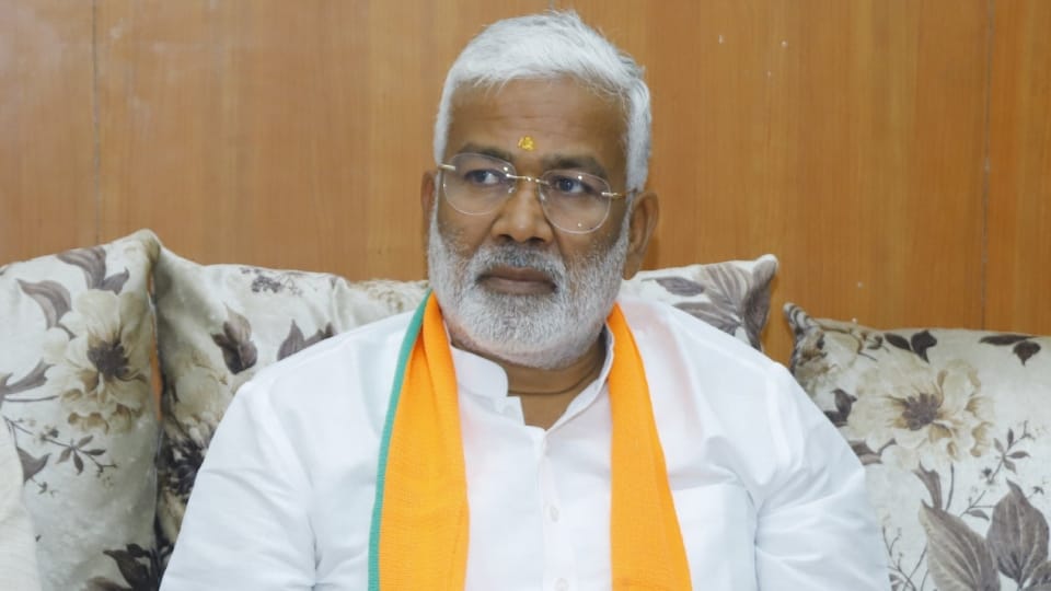 Minister Swatantradev Singh targeted the INDIA alliance in Bareilly