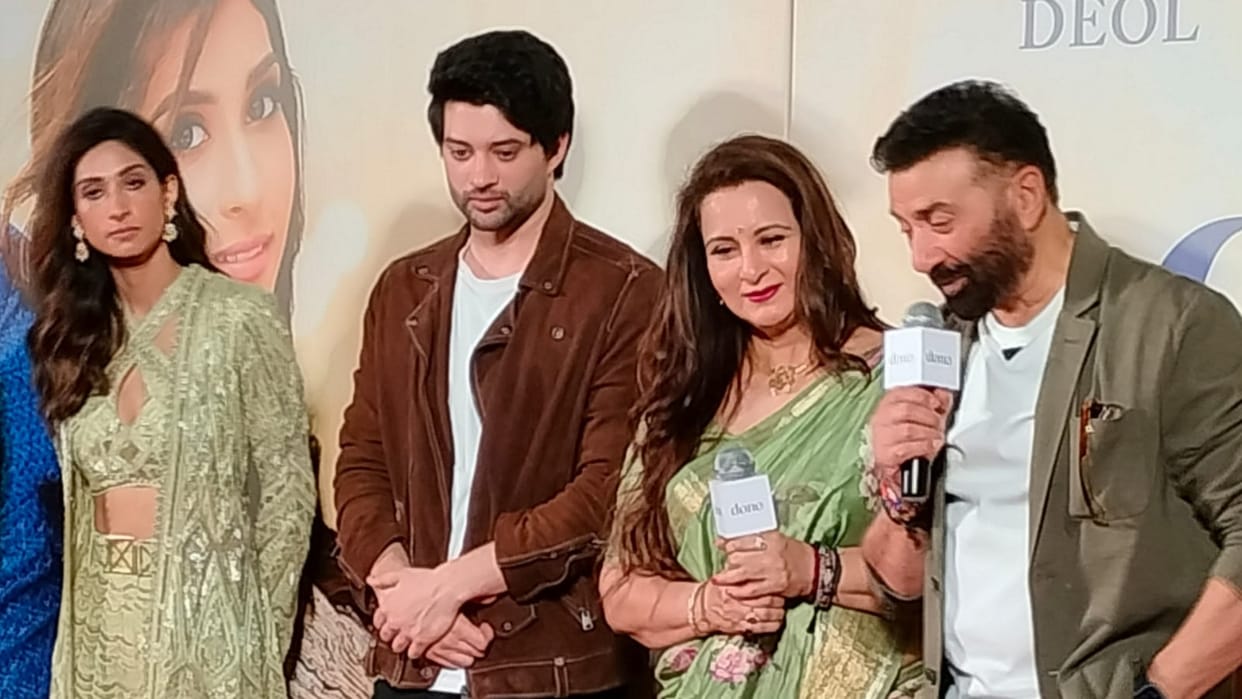 Dono Trailer Rajveer Deol Paloma film Dharmendra gets emotional at the trailer launch of grandson first film
