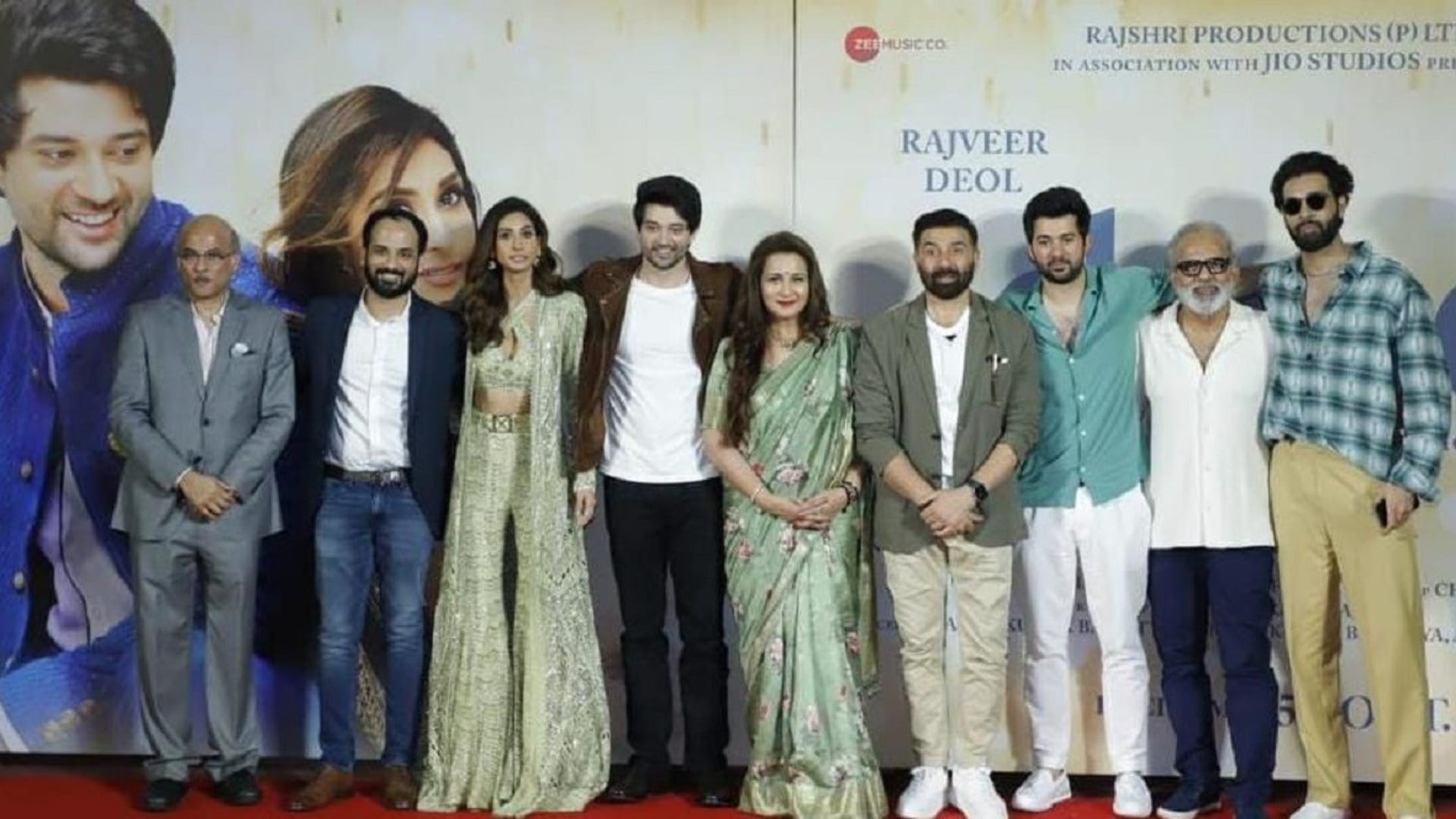 Dono Trailer Rajveer Deol Paloma film Dharmendra gets emotional at the trailer launch of grandson first film