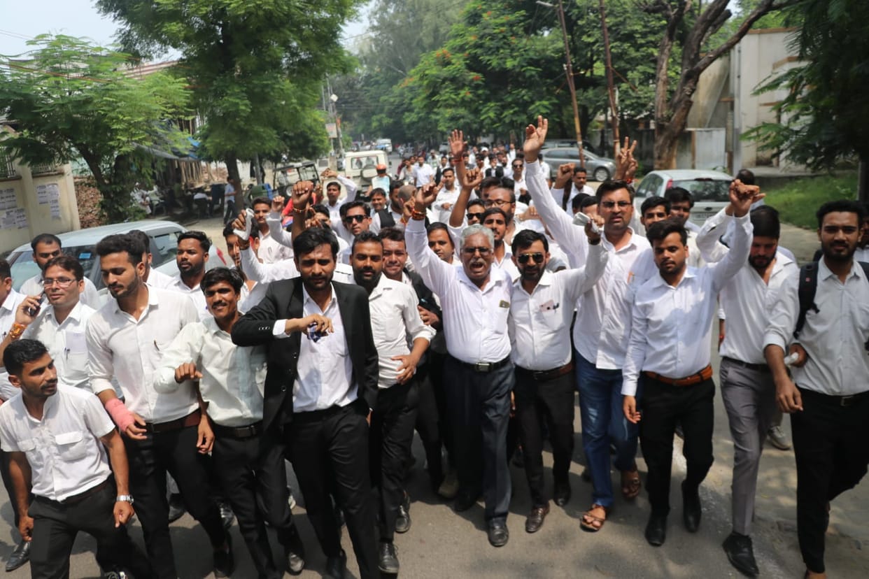 High Court Bench Demand: Lawyers have decided to surround MPs and MLAs by passing resolution in meeting